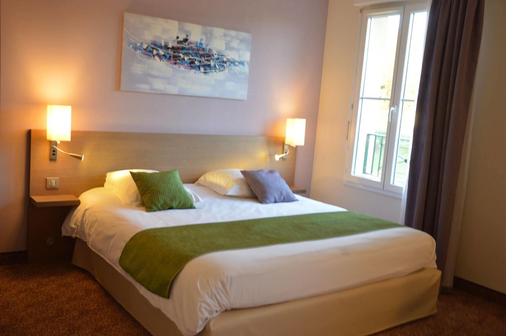 Brit Hotel Chateaudun Exterior photo