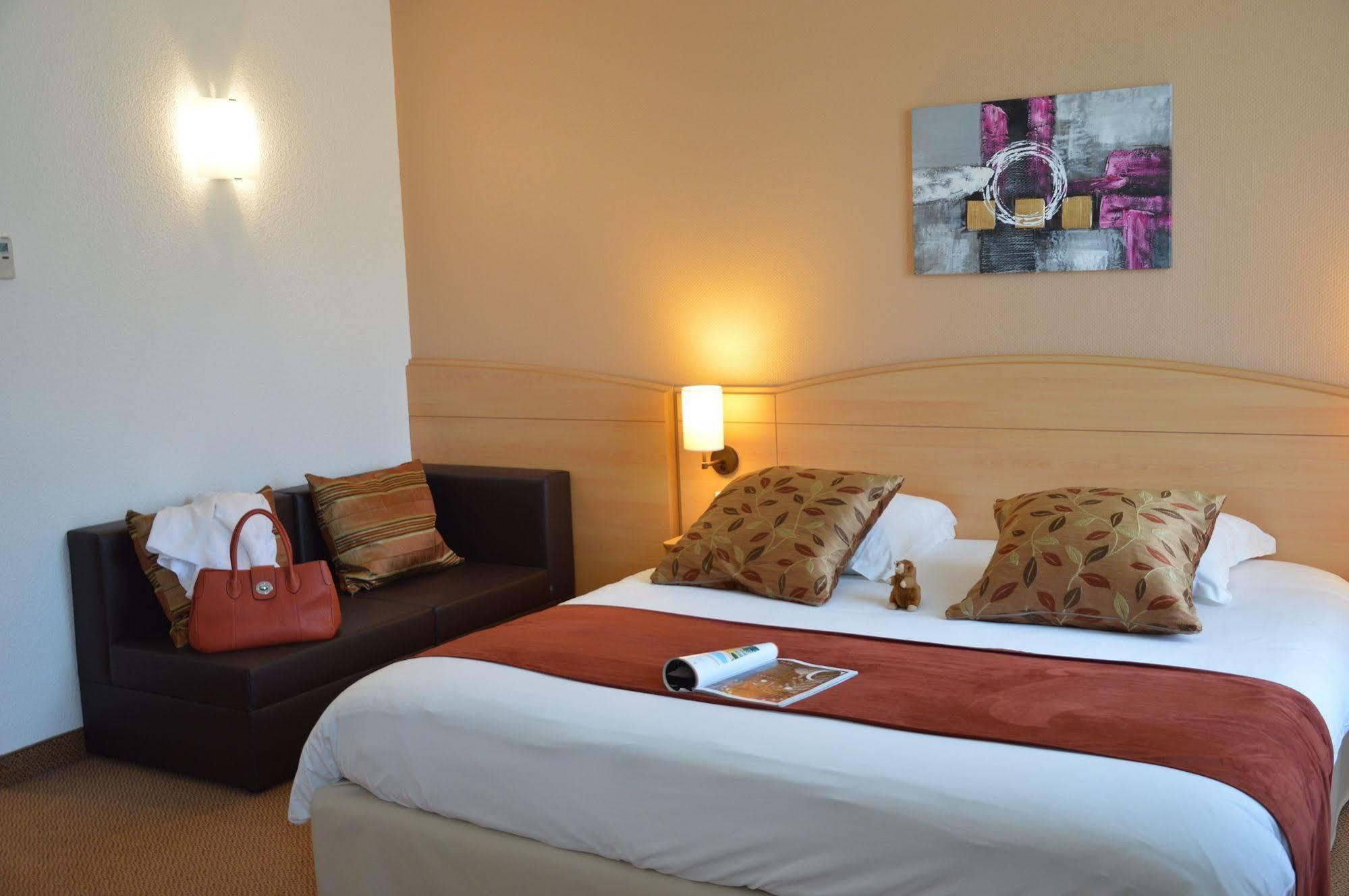 Brit Hotel Chateaudun Exterior photo