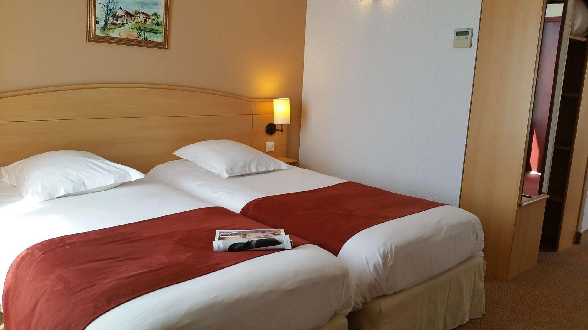 Brit Hotel Chateaudun Exterior photo